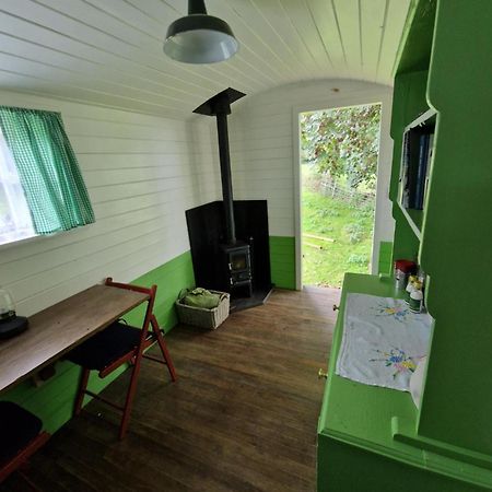 The Delkin Shepherds Huts Castle Combe Exterior foto