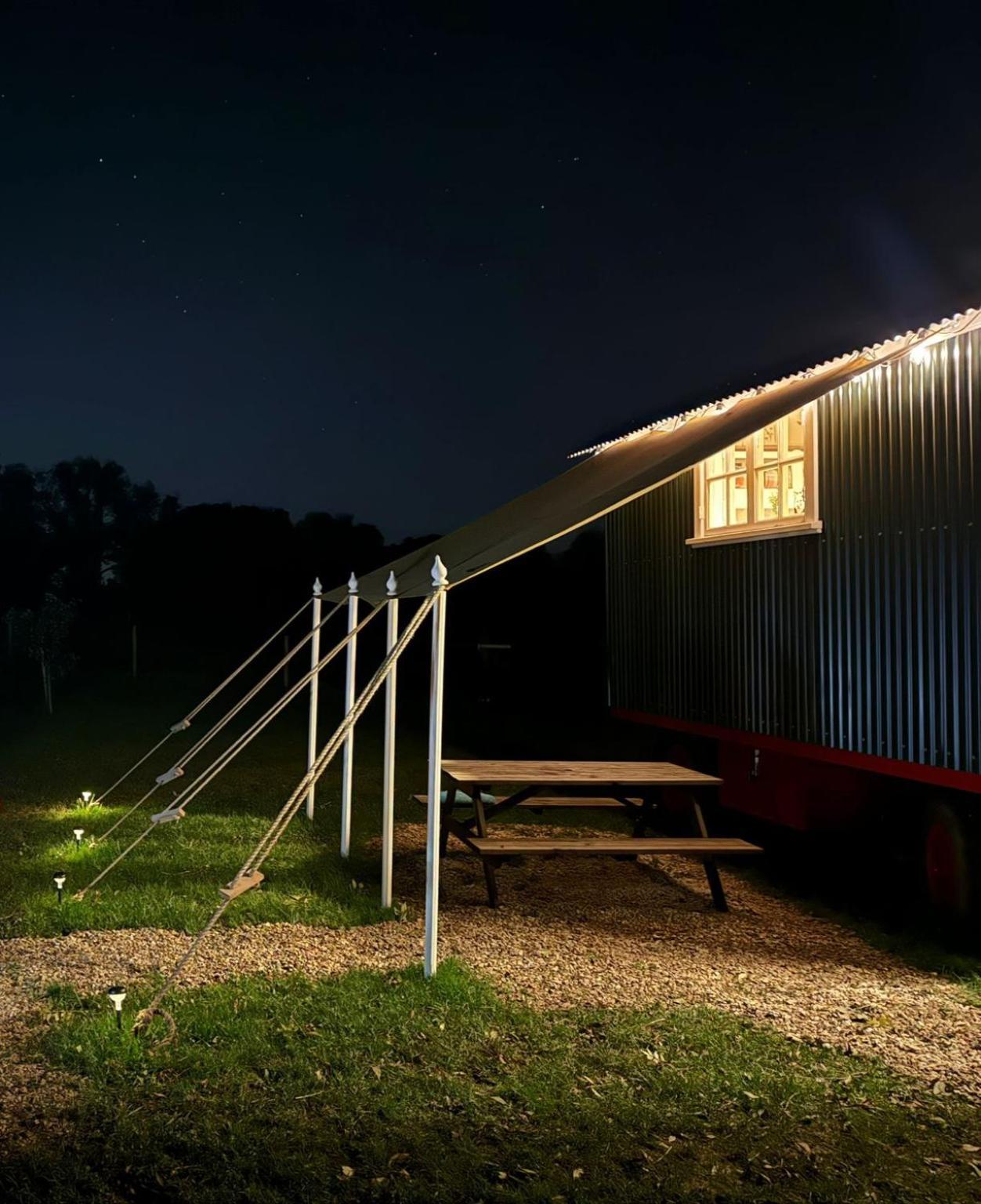 The Delkin Shepherds Huts Castle Combe Exterior foto