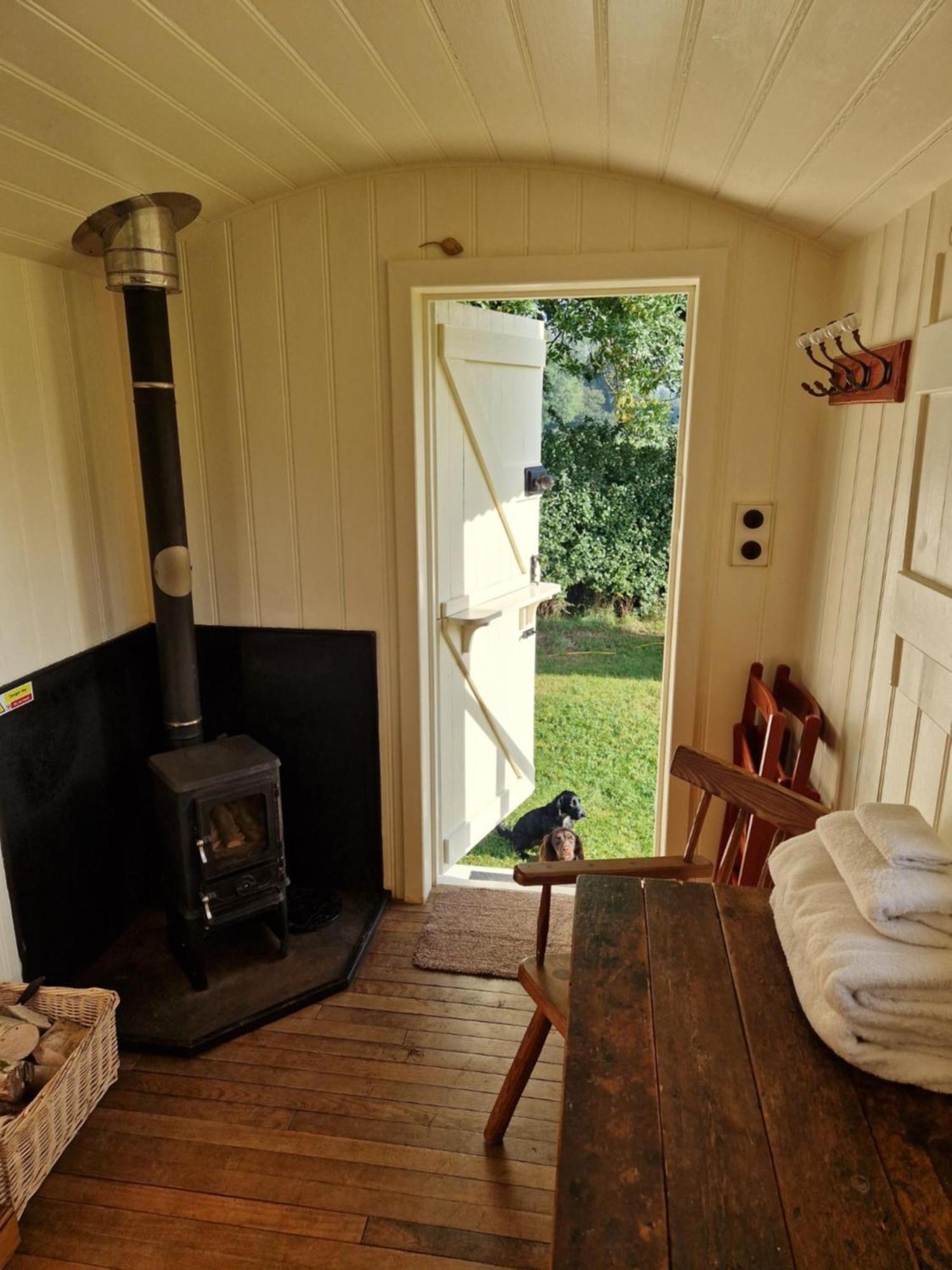 The Delkin Shepherds Huts Castle Combe Exterior foto