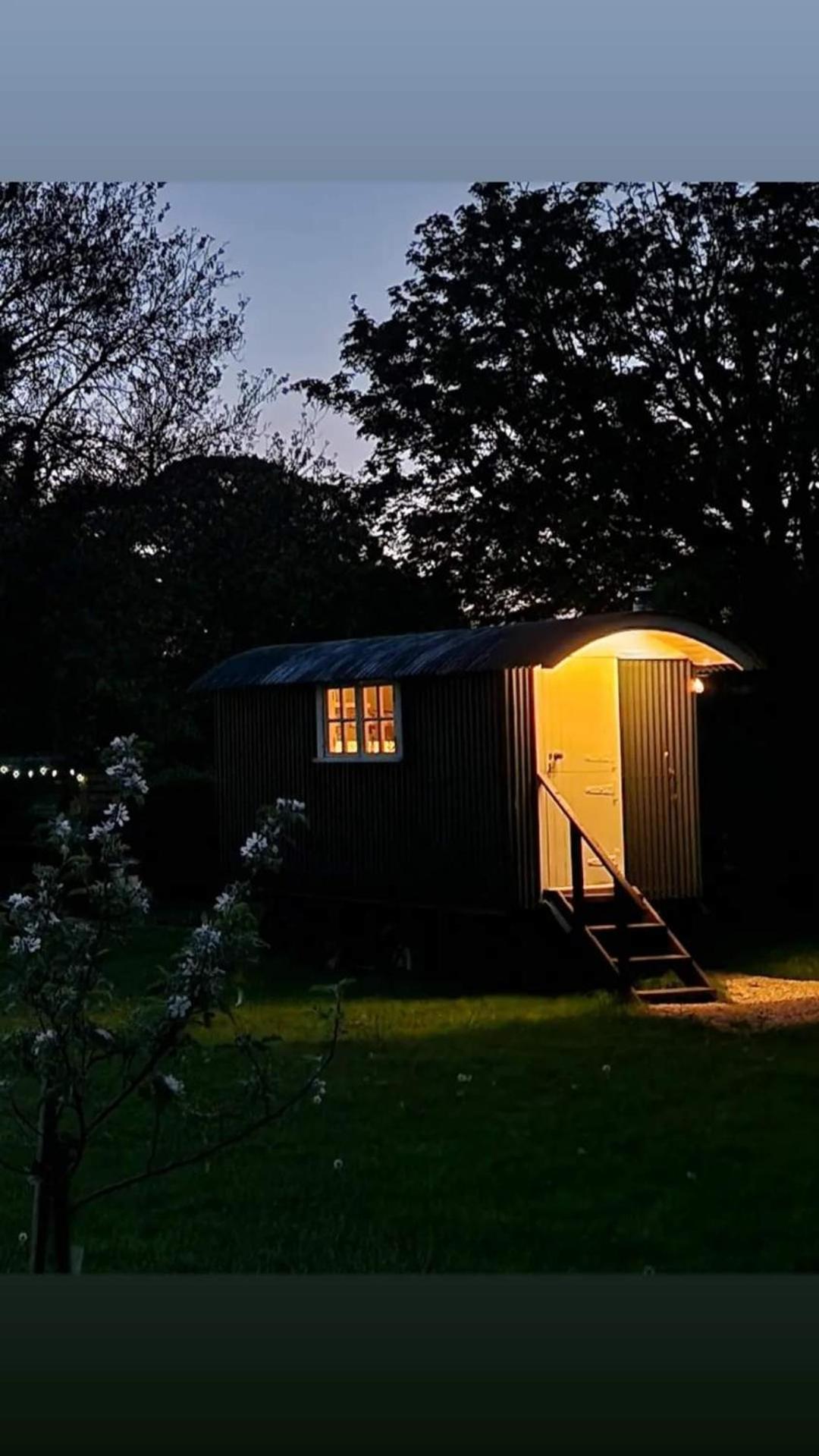 The Delkin Shepherds Huts Castle Combe Exterior foto