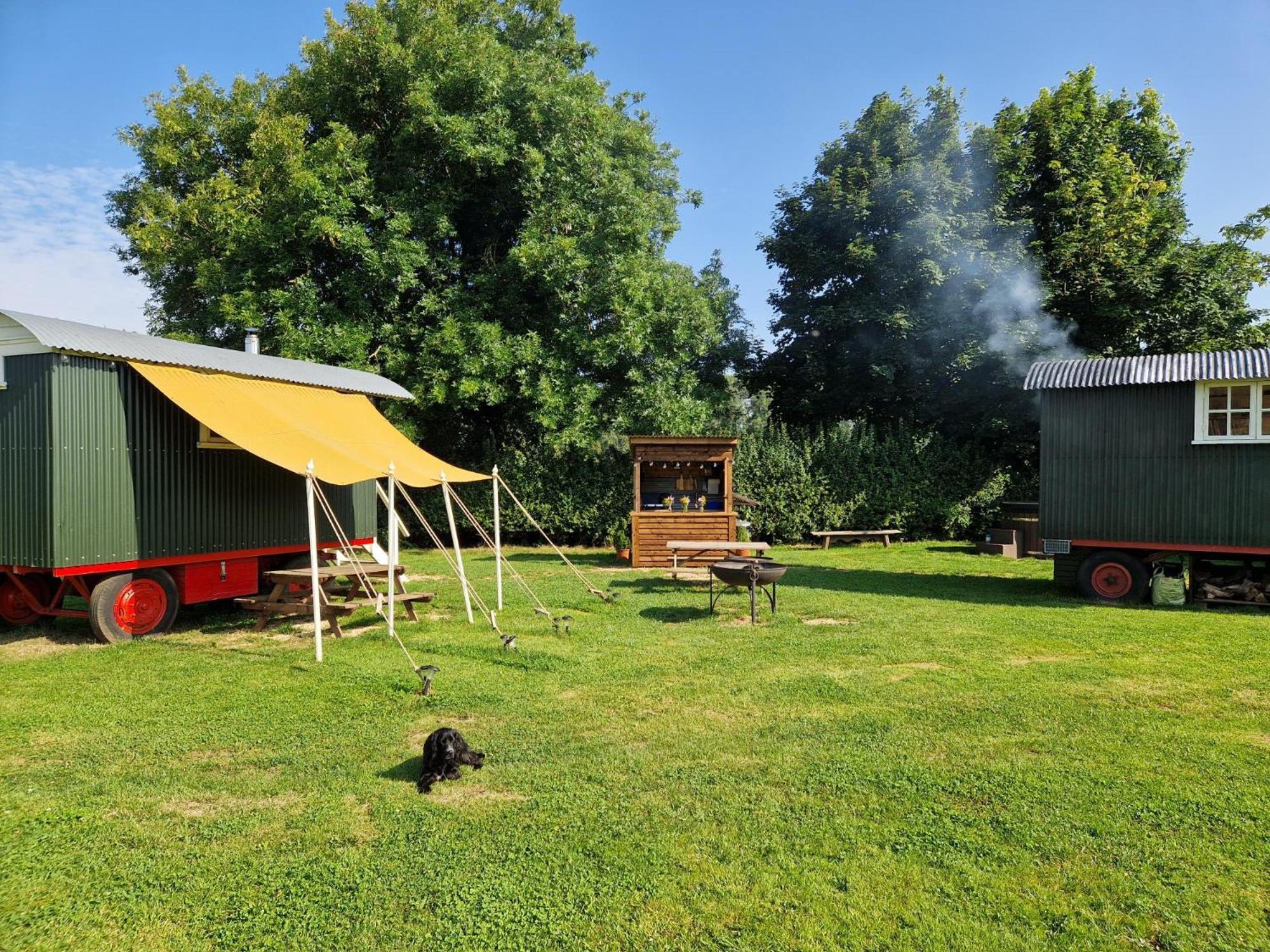 The Delkin Shepherds Huts Castle Combe Exterior foto